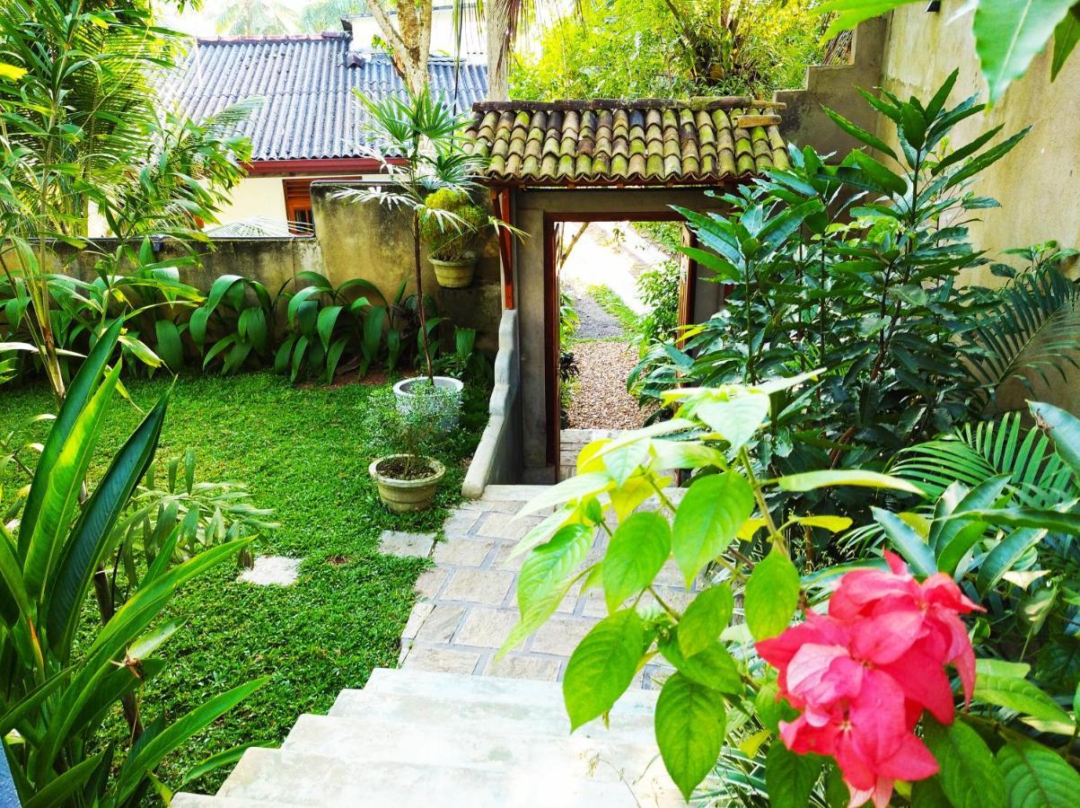My Home Villa Hikkaduwa Esterno foto