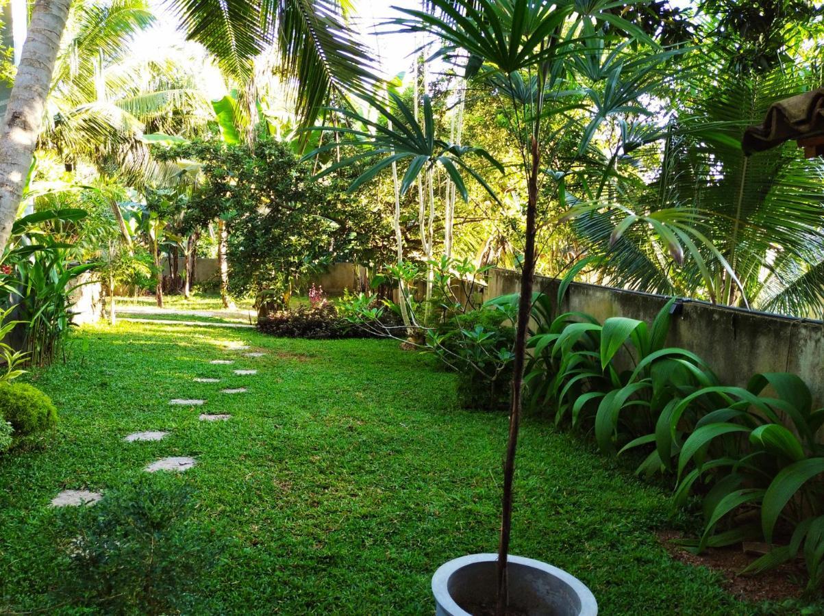 My Home Villa Hikkaduwa Esterno foto